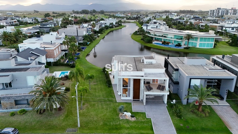 Excelente sobrado à venda no condomínio Enseada: 2ª foto da galeria de imagens do imóvel