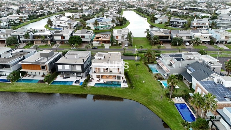 Excelente sobrado à venda no condomínio Enseada: 4ª foto da galeria de imagens do imóvel