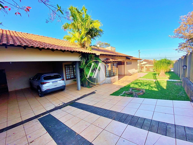 Casa à venda com 3 quartos e 664m² de terreno no Centro de Cambé: 2ª foto da galeria de imagens do imóvel