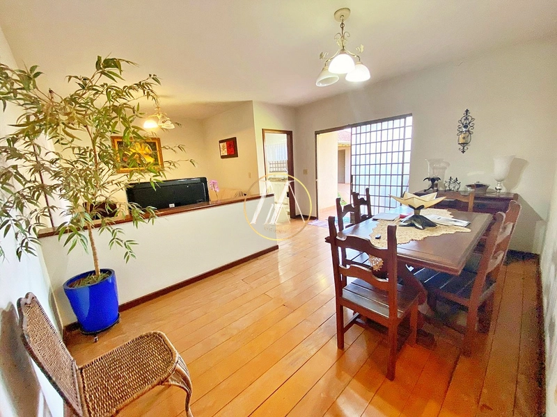 Casa à venda com 3 quartos e 664m² de terreno no Centro de Cambé: 8ª foto da galeria de imagens do imóvel