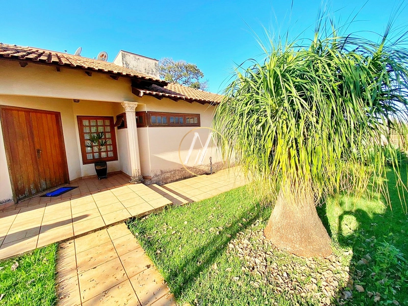 Casa à venda com 3 quartos e 664m² de terreno no Centro de Cambé: 3ª foto da galeria de imagens do imóvel