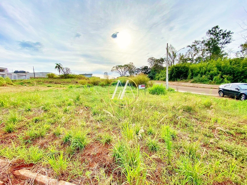 Terreno de esquina à venda com 420m² no Jardim Moriá, Rolândia: 1ª foto da galeria de imagens do imóvel
