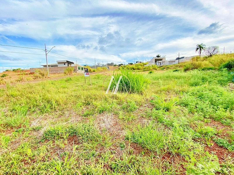 Terreno de esquina à venda com 420m² no Jardim Moriá, Rolândia: 2ª foto da galeria de imagens do imóvel