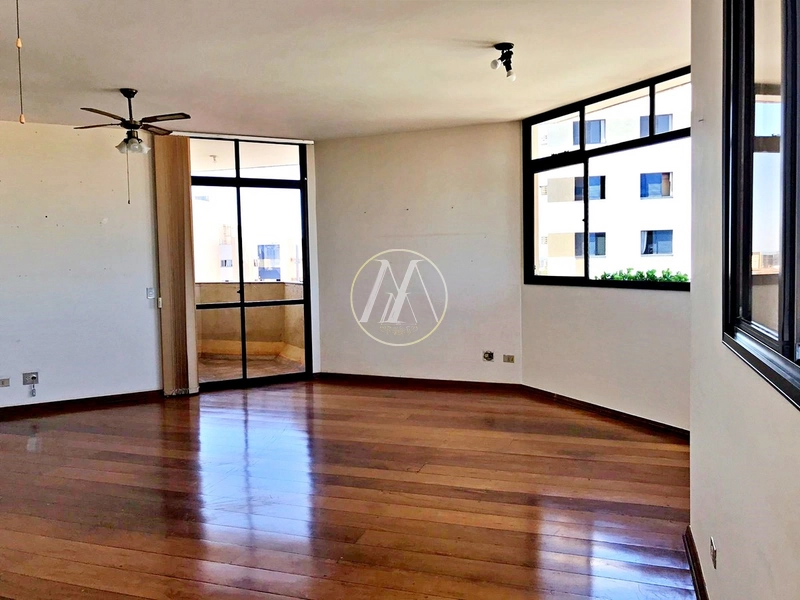 Apartamento central com 4 dormitórios sendo 2 suítes, 194m², 2 vagas: 1ª foto da galeria de imagens do imóvel