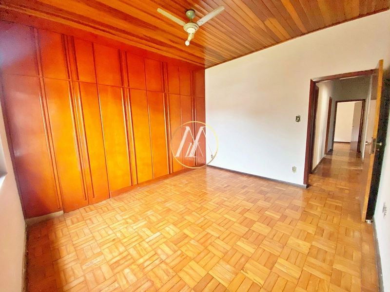 Casa com 5 dormitórios, uma suíte à venda no centro de Rolândia, 263m²: 14ª foto da galeria de imagens do imóvel