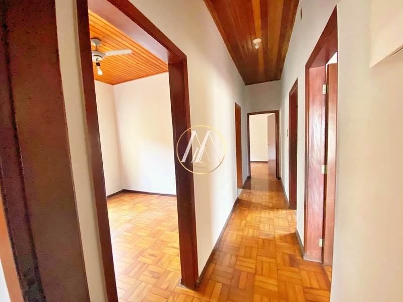 Casa com 5 dormitórios, uma suíte à venda no centro de Rolândia, 263m²: 10ª foto da galeria de imagens do imóvel