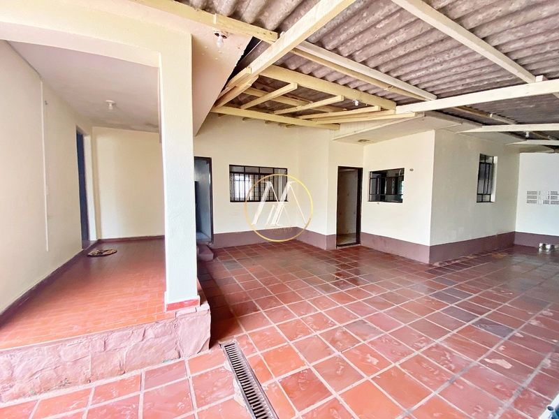 Casa com 5 dormitórios, uma suíte à venda no centro de Rolândia, 263m²: 37ª foto da galeria de imagens do imóvel
