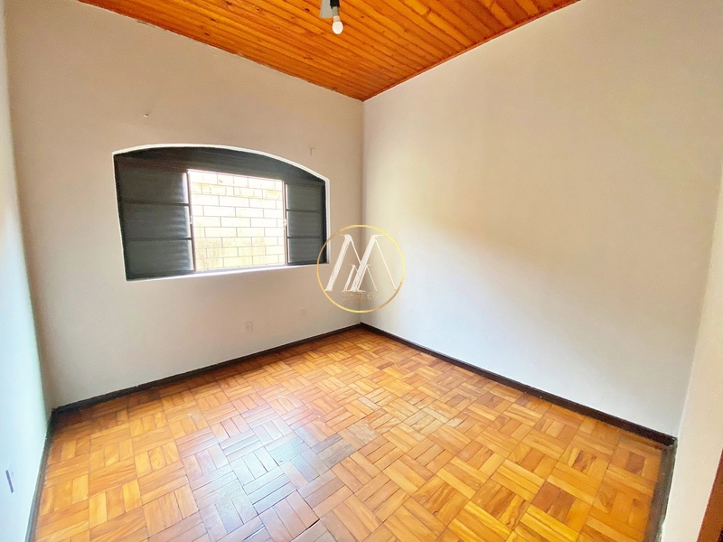 Casa com 5 dormitórios, uma suíte à venda no centro de Rolândia, 263m²: 15ª foto da galeria de imagens do imóvel