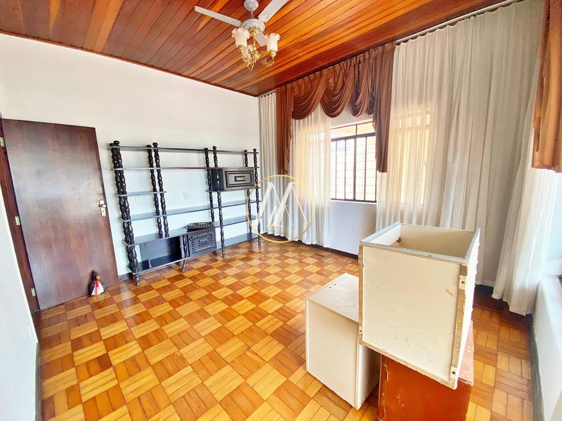 Casa com 5 dormitórios, uma suíte à venda no centro de Rolândia, 263m²: 6ª foto da galeria de imagens do imóvel