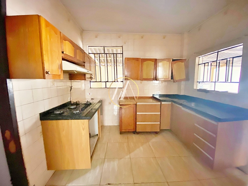 Casa com 5 dormitórios, uma suíte à venda no centro de Rolândia, 263m²: 27ª foto da galeria de imagens do imóvel