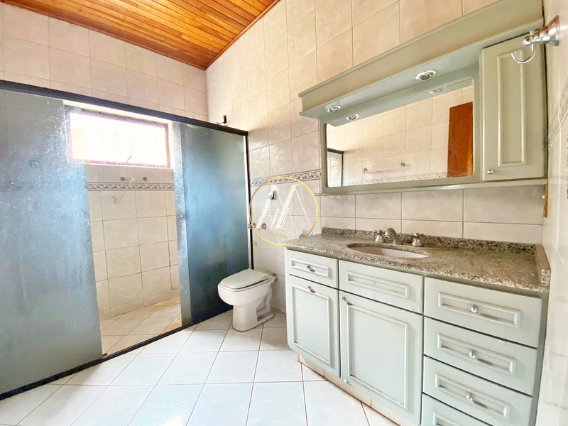 Casa com 5 dormitórios, uma suíte à venda no centro de Rolândia, 263m²: 17ª foto da galeria de imagens do imóvel