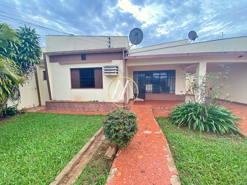 Casa com 5 dormitórios, uma suíte à venda no centro de Rolândia, 263m²: 2ª foto da galeria de imagens do imóvel