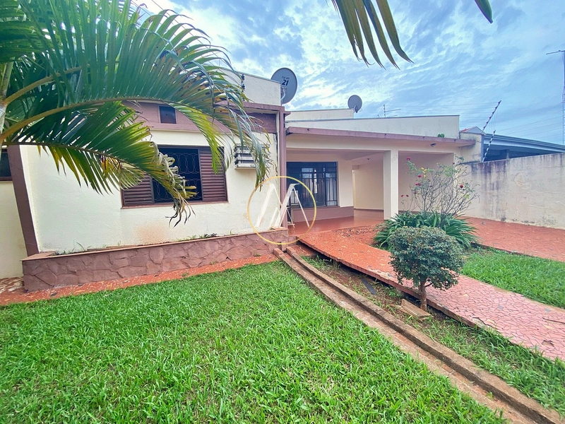 Casa com 5 dormitórios, uma suíte à venda no centro de Rolândia, 263m²: 3ª foto da galeria de imagens do imóvel