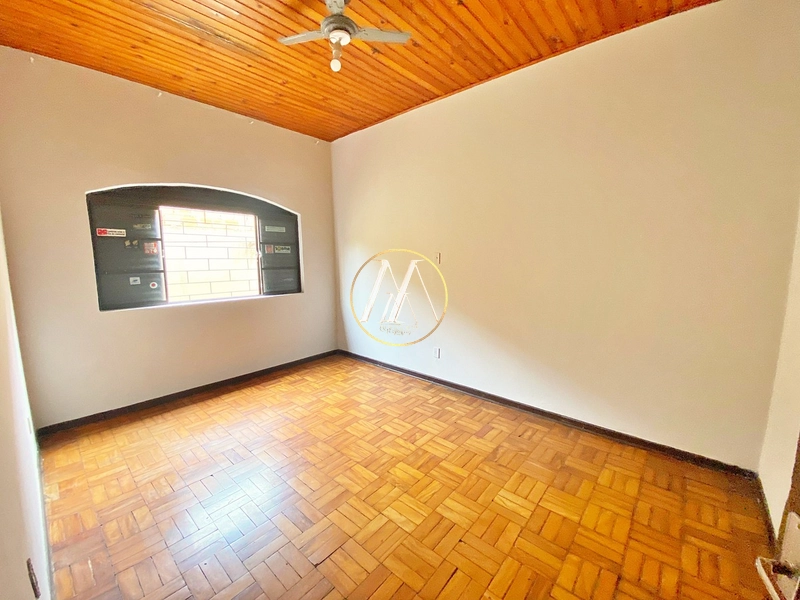 Casa com 5 dormitórios, uma suíte à venda no centro de Rolândia, 263m²: 18ª foto da galeria de imagens do imóvel