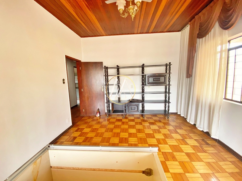 Casa com 5 dormitórios, uma suíte à venda no centro de Rolândia, 263m²: 8ª foto da galeria de imagens do imóvel