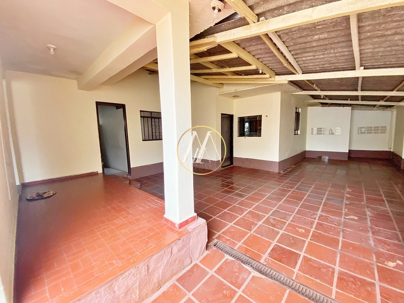 Casa com 5 dormitórios, uma suíte à venda no centro de Rolândia, 263m²: 38ª foto da galeria de imagens do imóvel