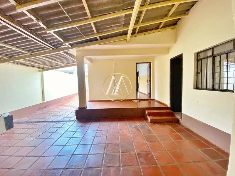 Casa com 5 dormitórios, uma suíte à venda no centro de Rolândia, 263m²: 24ª foto da galeria de imagens do imóvel