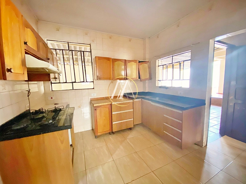 Casa com 5 dormitórios, uma suíte à venda no centro de Rolândia, 263m²: 33ª foto da galeria de imagens do imóvel