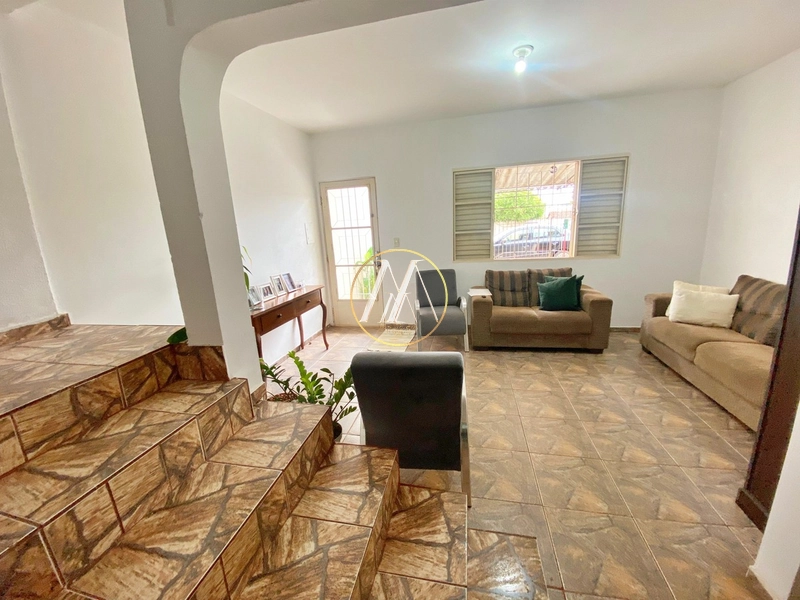 Imóvel com 3 casas em terreno amplo de 600 m² no Centro – Londrina/PR: 21ª foto da galeria de imagens do imóvel