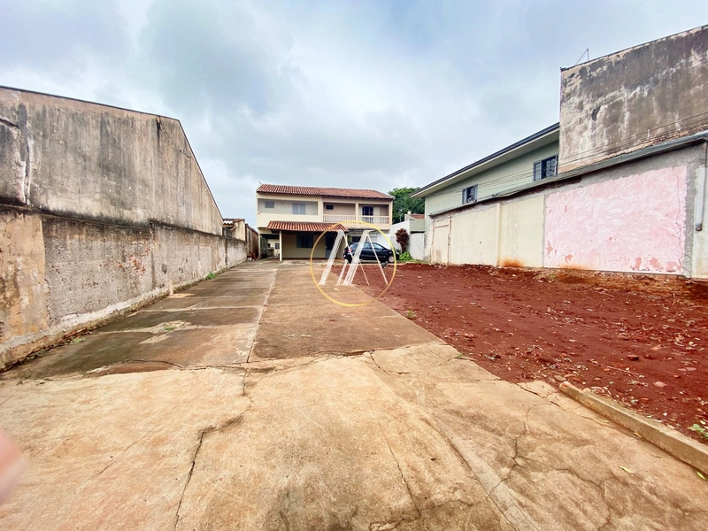 Imóvel com 3 casas em terreno amplo de 600 m² no Centro – Londrina/PR: 1ª foto da galeria de imagens do imóvel