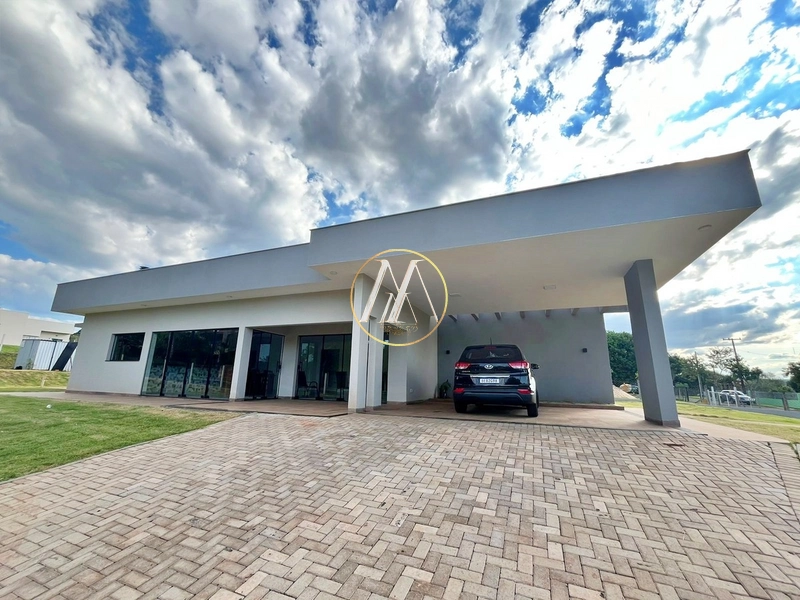 Estância Cabral – Residência térrea com 3 suítes e amplo terreno: 1ª foto da galeria de imagens do imóvel