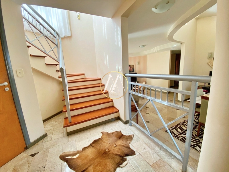 Excepcional casa de alto padrão à venda com 4 suítes,piscina e quintal: 3ª foto da galeria de imagens do imóvel