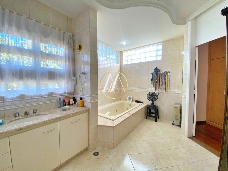Excepcional casa de alto padrão à venda com 4 suítes,piscina e quintal: 37ª foto da galeria de imagens do imóvel