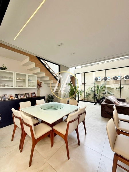 Casa em condomínio à venda no Aranguá – 3 suítes, escritório e spa: 2ª foto da galeria de imagens do imóvel