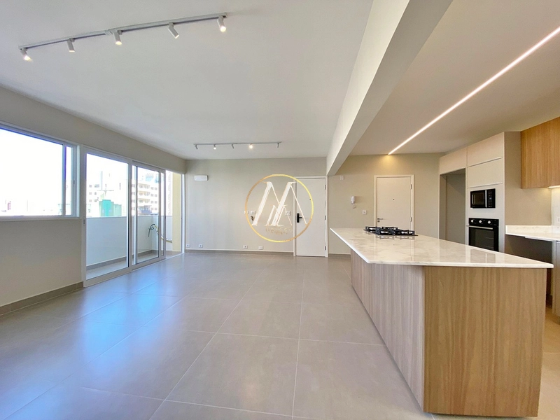 Apartamento reformado com 3 dormitórios, suíte e 2 vagas – Centro