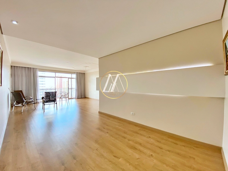 Apartamento reformado à venda no Centro com 3 dormitórios, 2 suítes