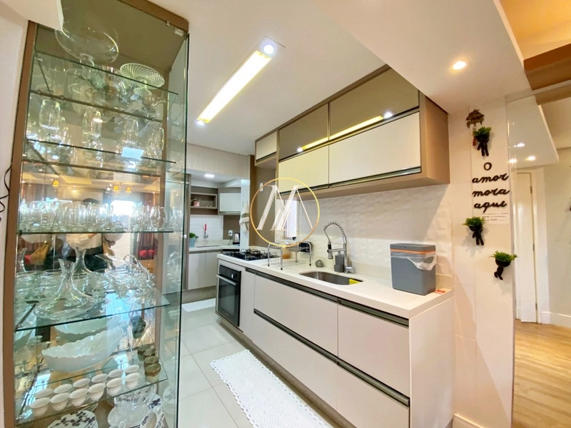 Apartamento reformado à venda com 2 quartos, sacada com churrasqueira: 13ª foto da galeria de imagens do imóvel