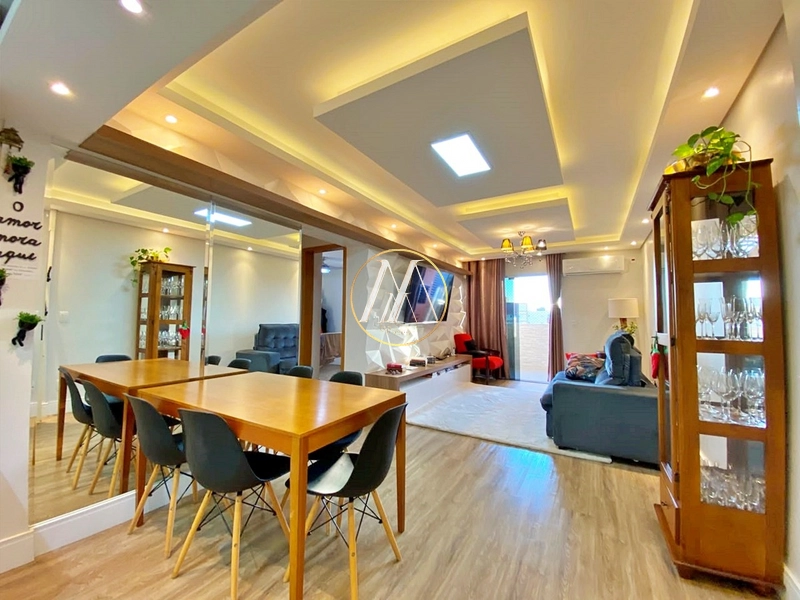 Apartamento reformado à venda com 2 quartos, sacada com churrasqueira