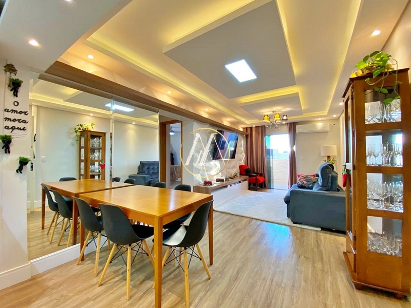Apartamento reformado à venda com 2 quartos, sacada com churrasqueira: 2ª foto da galeria de imagens do imóvel