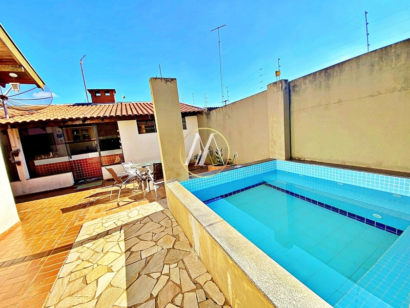 Casa à venda com 3 dormitórios, suíte e piscina no Centro de Rolândia: 4ª foto da galeria de imagens do imóvel