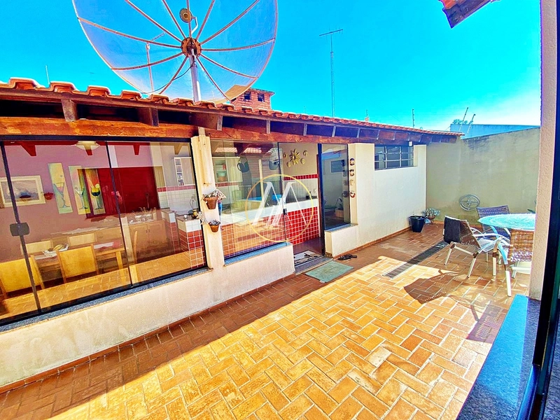 Casa à venda com 3 dormitórios, suíte e piscina no Centro de Rolândia: 32ª foto da galeria de imagens do imóvel