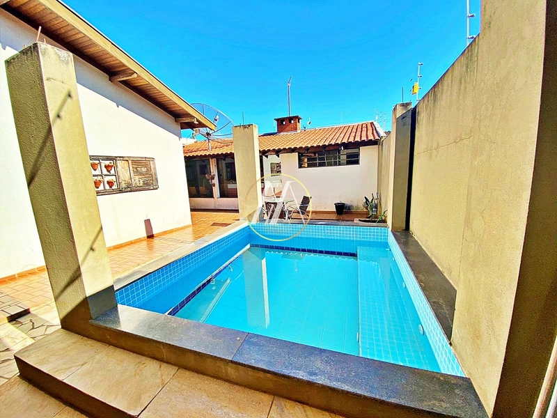 Casa à venda com 3 dormitórios, suíte e piscina no Centro de Rolândia: 39ª foto da galeria de imagens do imóvel