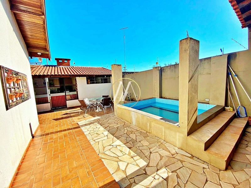 Casa à venda com 3 dormitórios, suíte e piscina no Centro de Rolândia: 41ª foto da galeria de imagens do imóvel
