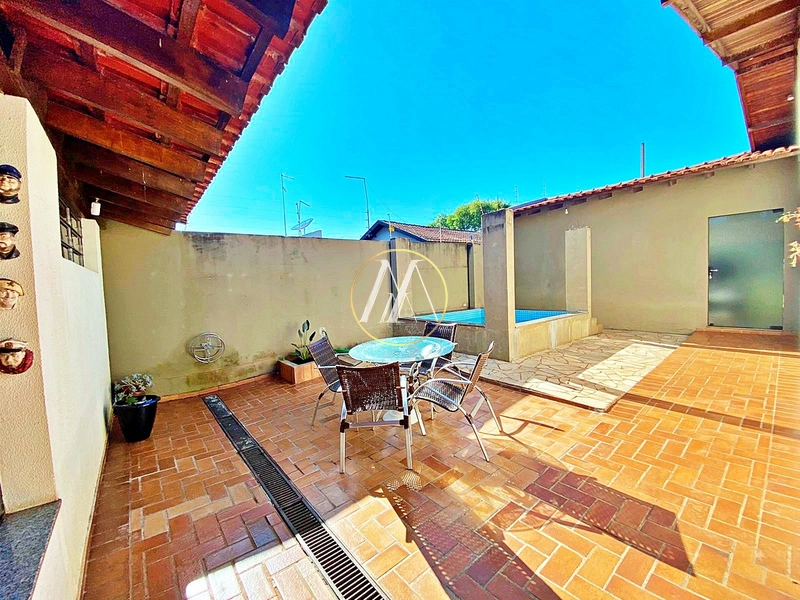 Casa à venda com 3 dormitórios, suíte e piscina no Centro de Rolândia: 36ª foto da galeria de imagens do imóvel