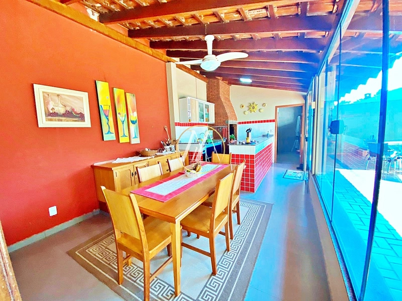 Casa à venda com 3 dormitórios, suíte e piscina no Centro de Rolândia: 33ª foto da galeria de imagens do imóvel