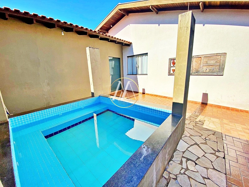 Casa à venda com 3 dormitórios, suíte e piscina no Centro de Rolândia: 38ª foto da galeria de imagens do imóvel