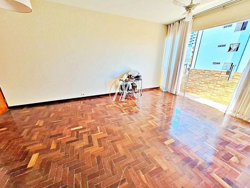 Apartamento central com 90m², 3 dormitórios, sacada: 3ª foto da galeria de imagens do imóvel
