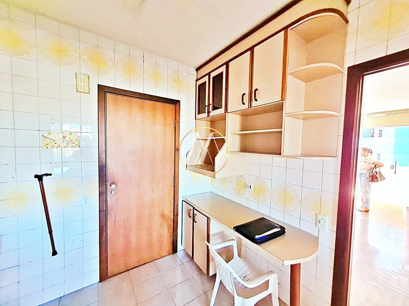 Apartamento central com 90m², 3 dormitórios, sacada: 7ª foto da galeria de imagens do imóvel