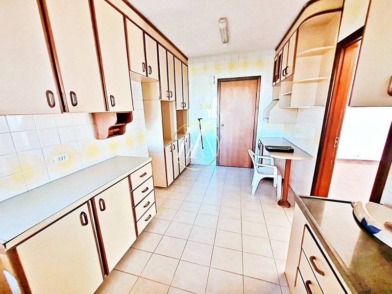 Apartamento central com 90m², 3 dormitórios, sacada: 6ª foto da galeria de imagens do imóvel