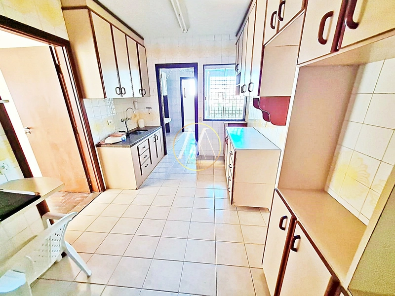 Apartamento central com 90m², 3 dormitórios, sacada: 4ª foto da galeria de imagens do imóvel