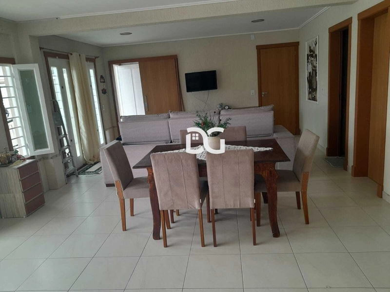 Sobrado amplo com 4 dormitórios.: 4ª foto da galeria de imagens do imóvel