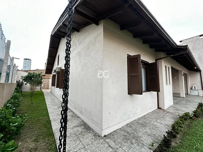 Casa ao lado da Avenida da Igreja e junto a SAT em Tramandaí: 5ª foto da galeria de imagens do imóvel