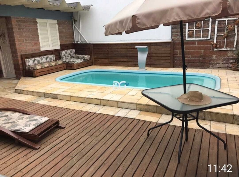 Casa com 5 quartos: 1ª foto da galeria de imagens do imóvel