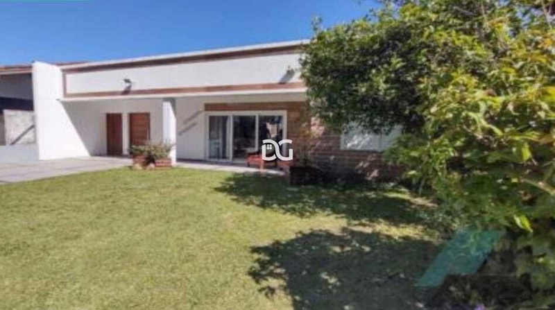 Casa com 5 quartos: 2ª foto da galeria de imagens do imóvel