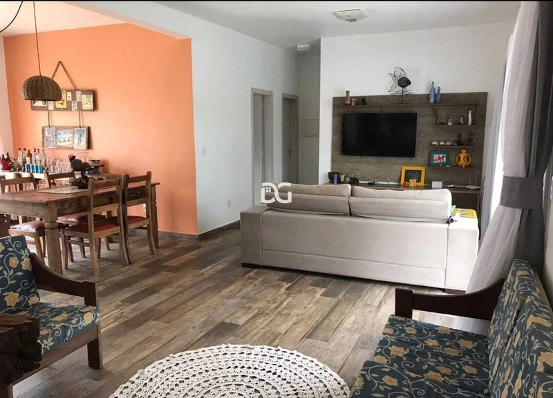 Casa com 5 quartos: 5ª foto da galeria de imagens do imóvel