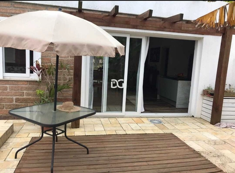 Casa com 5 quartos: 9ª foto da galeria de imagens do imóvel